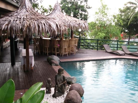 The pool and bar at King Solomon Hotel