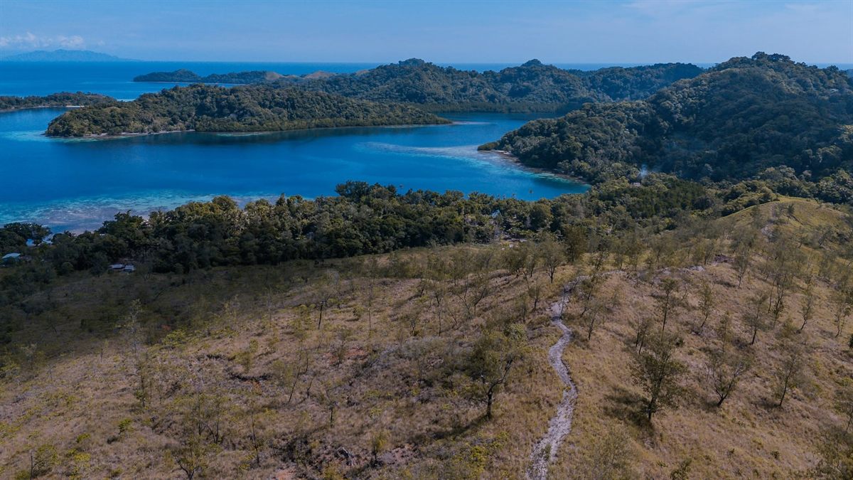 View over the lagoon and islands from the hiking track at Nugu