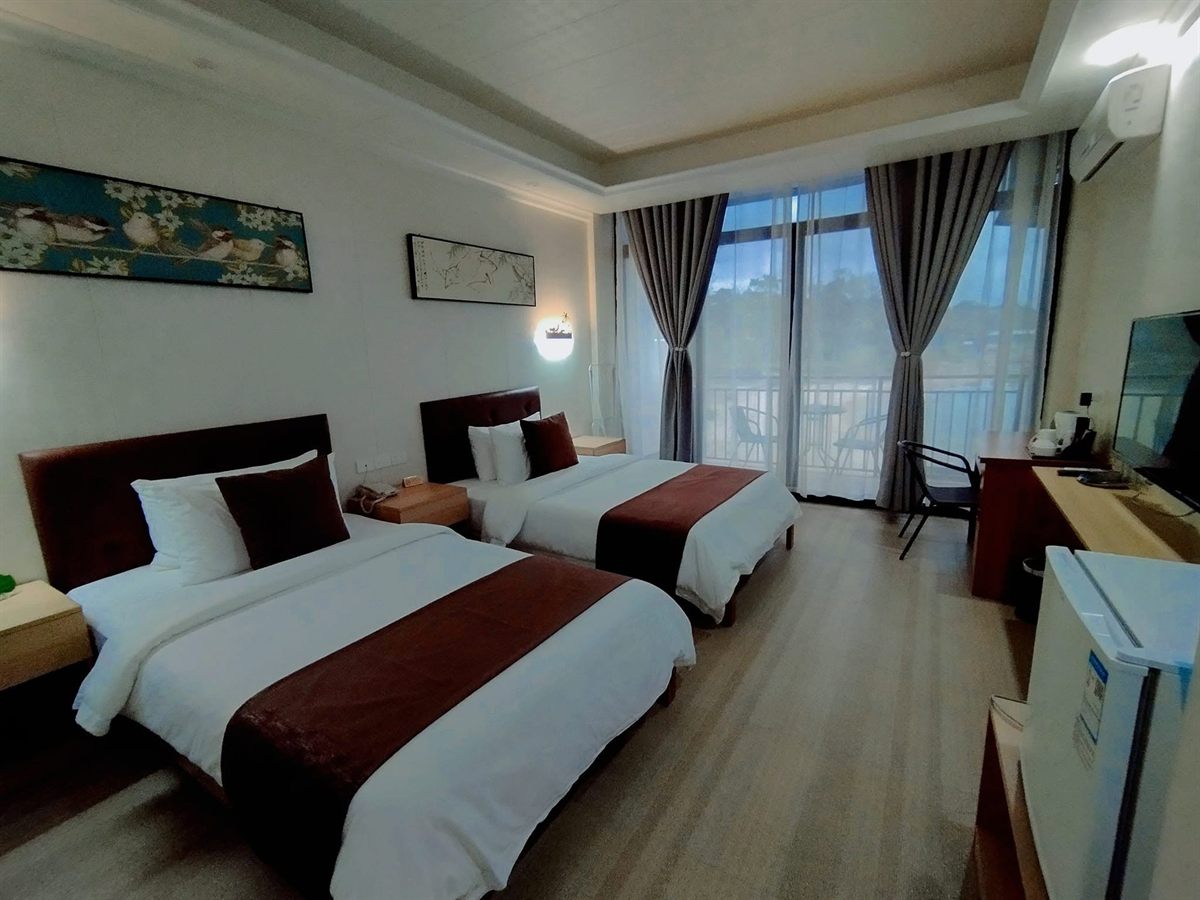 A twin room at Outback Holiday Resort