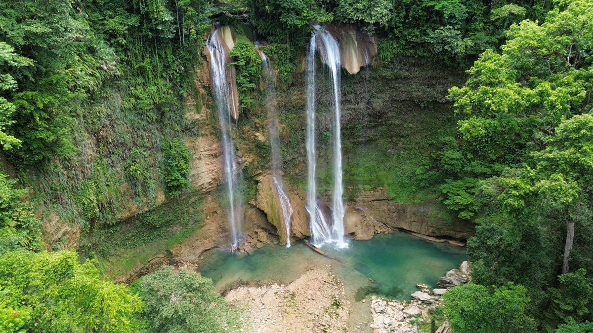 Tenaru Falls, a hike from Parangiju Mountain Lodge